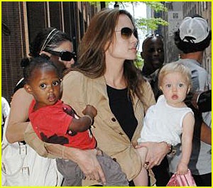 Gia đình Brangelina vui chơi ở Pháp - 3 Gia đình Brangelina vui chơi ở Pháp - 3