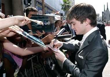 “Harry Potter” không thích người khoe của - 2