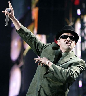 Đông đảo "sao" lớn xuất hiện trong Live Earth hoành tráng - 8 Đông đảo "sao" lớn xuất hiện trong Live Earth hoành tráng - 8