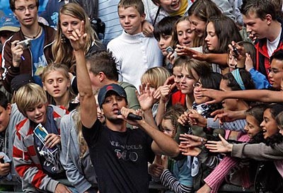 Đông đảo "sao" lớn xuất hiện trong Live Earth hoành tráng - 13 Đông đảo "sao" lớn xuất hiện trong Live Earth hoành tráng - 13