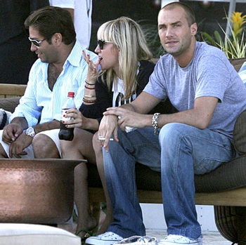 Lindsay Lohan tổ chức tiệc mừng sinh nhật trên bãi biển - 2