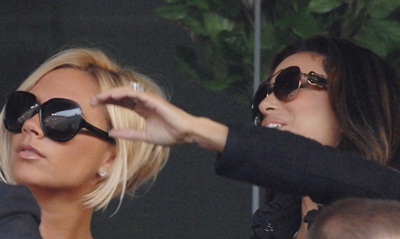 Vic dẫn Katie Holmes và Eva Longoria đi xem bóng đá - 2