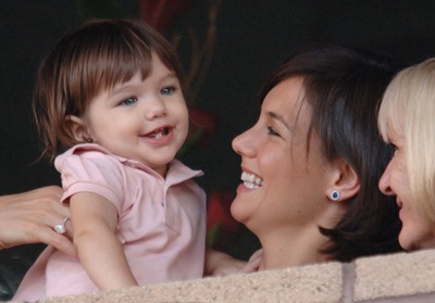 Vic dẫn Katie Holmes và Eva Longoria đi xem bóng đá - 5