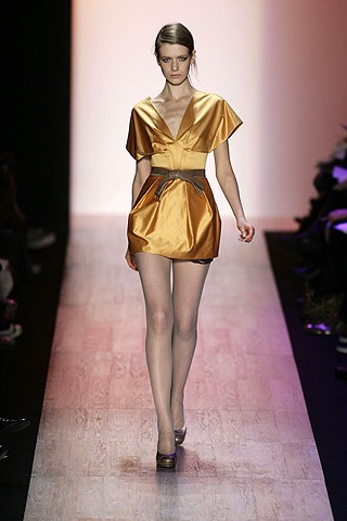 BCBG Max Azria: Thanh lịch, quyến rũ - 1