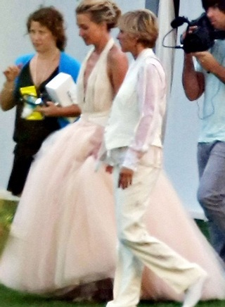 Ellen DeGeneres kết hôn với bạn tình đồng giới - 7