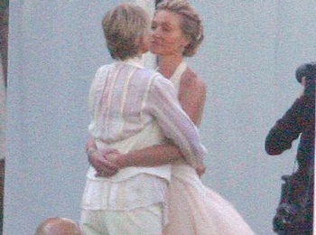 Ellen DeGeneres kết hôn với bạn tình đồng giới - 2