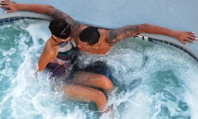 Rihanna cùng người yêu công khai đi mua sắm - 8