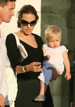 Theo chân nhà Brangelina đi thăm bảo tàng - 5