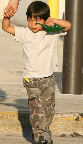 Theo chân nhà Brangelina đi thăm bảo tàng - 4