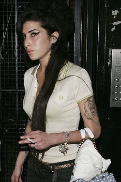 Amy Winehouse lại về trại cai nghiện - 3