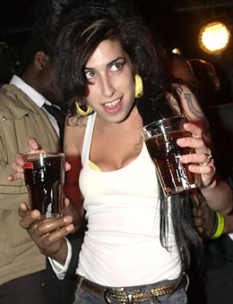 Amy Winehouse bị sốc thuốc? - 1