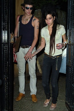 Amy Winehouse lại về trại cai nghiện - 2