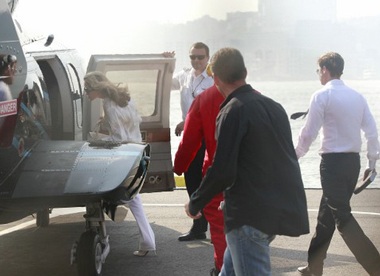 Brangelina đáp trực thăng đến dự tiệc - 1 Brangelina đáp trực thăng đến dự tiệc - 1