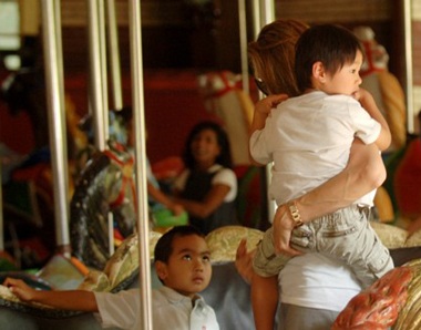 Brangelina đáp trực thăng đến dự tiệc - 5 Brangelina đáp trực thăng đến dự tiệc - 5