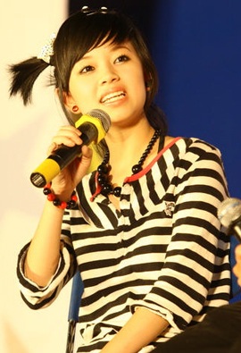 “Ngoài đời em cũng bình thường thôi” - 4 “Ngoài đời em cũng bình thường thôi” - 4