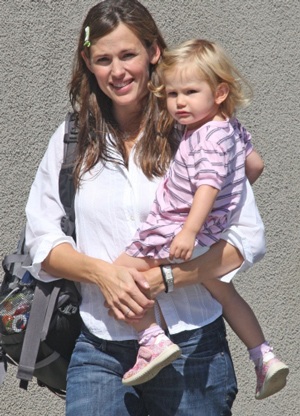 Người đẹp của “Bí danh” trẻ trung trên Marie Claire - 1