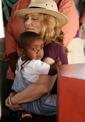 Madonna sắp nhận đứa con nuôi thứ hai? - 1 Madonna sắp nhận đứa con nuôi thứ hai? - 1