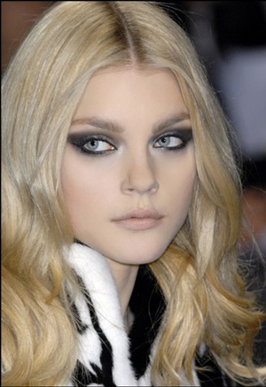 Bốn phong cách trang điểm thu 2007 - 3