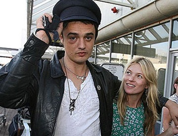 Kate Moss “qua đêm” với người tình cũ - 1 Kate Moss “qua đêm” với người tình cũ - 1