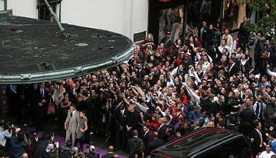 Victoria Beckham đi giày không cần...gót - 1 Victoria Beckham đi giày không cần...gót - 1