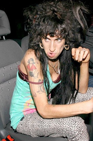 Amy Winehouse không dự tiệc sinh nhật của… chính mình - 5 Amy Winehouse không dự tiệc sinh nhật của… chính mình - 5