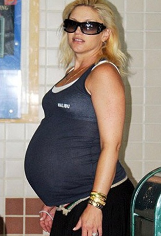 Gwen Stefani xuất hiện sau khi sinh con - 1