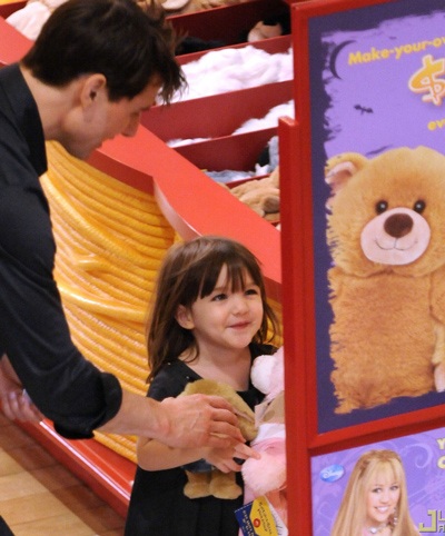 Bé Suri được đi “sắm” đồ chơi - 2 Bé Suri được đi “sắm” đồ chơi - 2