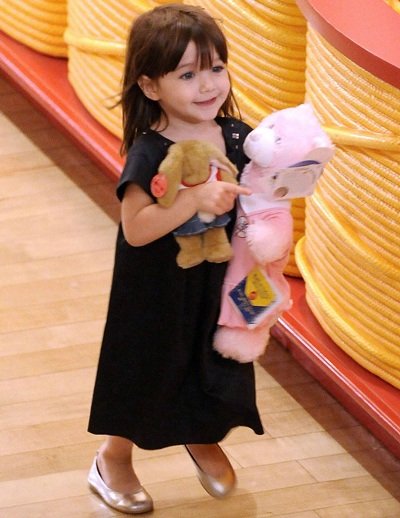 Bé Suri được đi “sắm” đồ chơi - 3 Bé Suri được đi “sắm” đồ chơi - 3