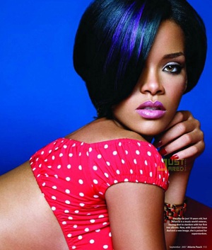 Rihanna “khoái” xăm mình - 1