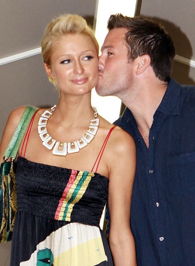 Paris Hilton và tình nhân mới vui vẻ ở Hawaii - 1 Paris Hilton và tình nhân mới vui vẻ ở Hawaii - 1