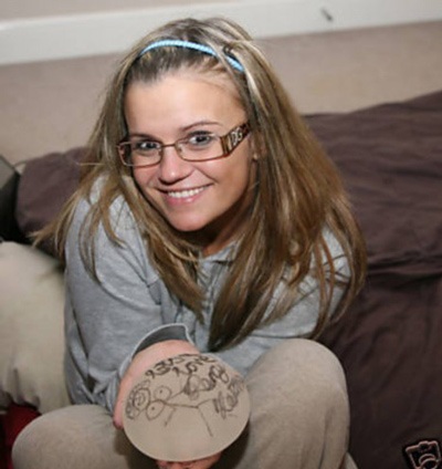 Kerry Katona bán đấu giá... túi silicon độn ngực - 1 Kerry Katona bán đấu giá... túi silicon độn ngực - 1