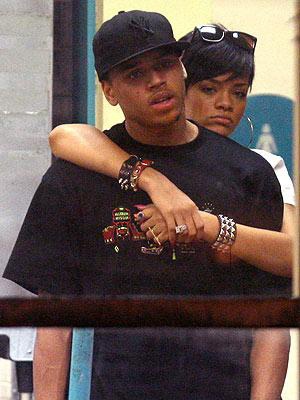 Chris Brown và Rihanna song ca sau… vụ hành hung - 4 Chris Brown và Rihanna song ca sau… vụ hành hung - 4