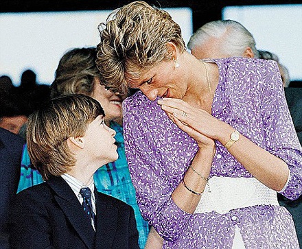 Hoàng tử William: “Không ngày nào tôi không nhớ đến mẹ” - 3 Hoàng tử William: “Không ngày nào tôi không nhớ đến mẹ” - 3