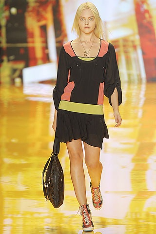 BST trẻ trung của DKNY - 25