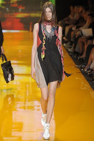 BST trẻ trung của DKNY - 24