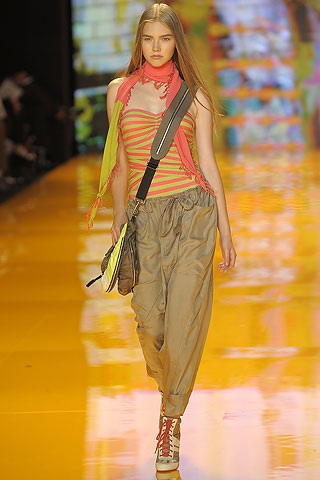 BST trẻ trung của DKNY - 14