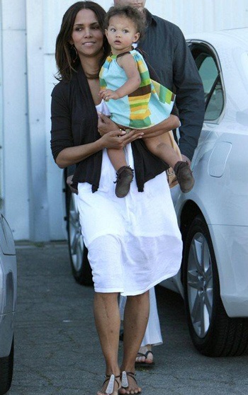 “Người phụ nữ gợi tình nhất thế giới” muốn có thêm con - 1