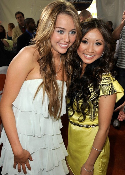 Vanessa Hudgens, Miley Cyrus, Jonas Brothers “ẵm” giải - 9 Vanessa Hudgens, Miley Cyrus, Jonas Brothers “ẵm” giải - 9