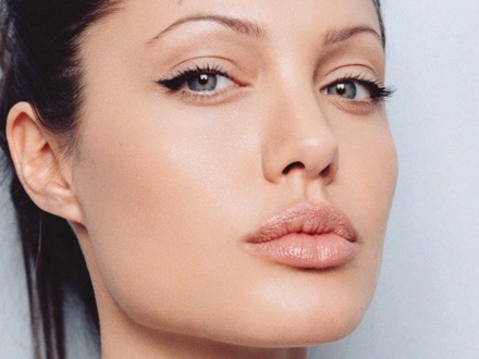 Angelina Jolie là người đẹp nhất thế giới - 1 Angelina Jolie là người đẹp nhất thế giới - 1