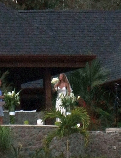 Tiết lộ về váy cưới “độc nhất vô nhị” của Gisele Bundchen - 3 Tiết lộ về váy cưới “độc nhất vô nhị” của Gisele Bundchen - 3