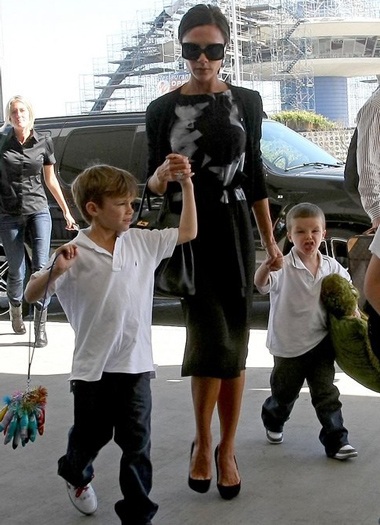 Victoria Beckham từ chối làm “Những bà nội trợ kiểu Mỹ” - 1 Victoria Beckham từ chối làm “Những bà nội trợ kiểu Mỹ” - 1
