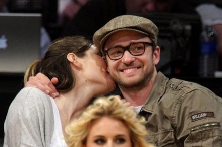 Justin Timberlake yêu cuồng nhiệt ở sân bóng rổ - 7 Justin Timberlake yêu cuồng nhiệt ở sân bóng rổ - 7