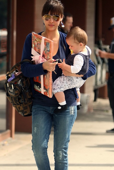 Mốt tất rách, quần rách - 7 Mốt tất rách, quần rách - 7