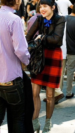 Mốt tất rách, quần rách - 19 Mốt tất rách, quần rách - 19