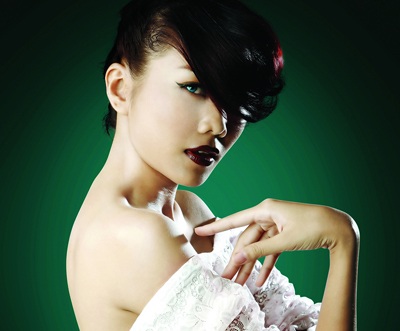 Chân dài Thanh Hằng lùi lịch mở triển lãm ảnh nude - 1 Chân dài Thanh Hằng lùi lịch mở triển lãm ảnh nude - 1