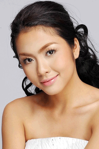 Tăng Thanh Hà thích chưng diện ngày Tết - 1