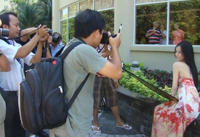 Sôi nổi phần thi Người đẹp qua ảnh - 2 Sôi nổi phần thi Người đẹp qua ảnh - 2