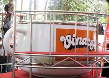 Sự trở lại của ly café lớn nhất thế giới - 1