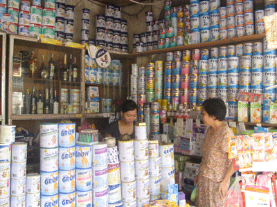 Người tiêu dùng “tiếp tay” cho giá sữa tăng? - 2 Người tiêu dùng “tiếp tay” cho giá sữa tăng? - 2