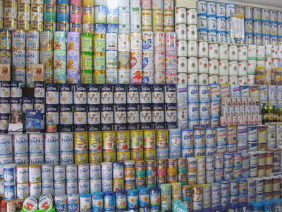 Người tiêu dùng “tiếp tay” cho giá sữa tăng? - 1 Người tiêu dùng “tiếp tay” cho giá sữa tăng? - 1